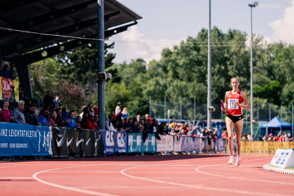 Verena Meisl (LG Olympia Dortmund) am 29.05.2022 waehrend der Deutschen Meisterschaften Langstaffel im Otto-Schott-Sportzentrum in Mainz